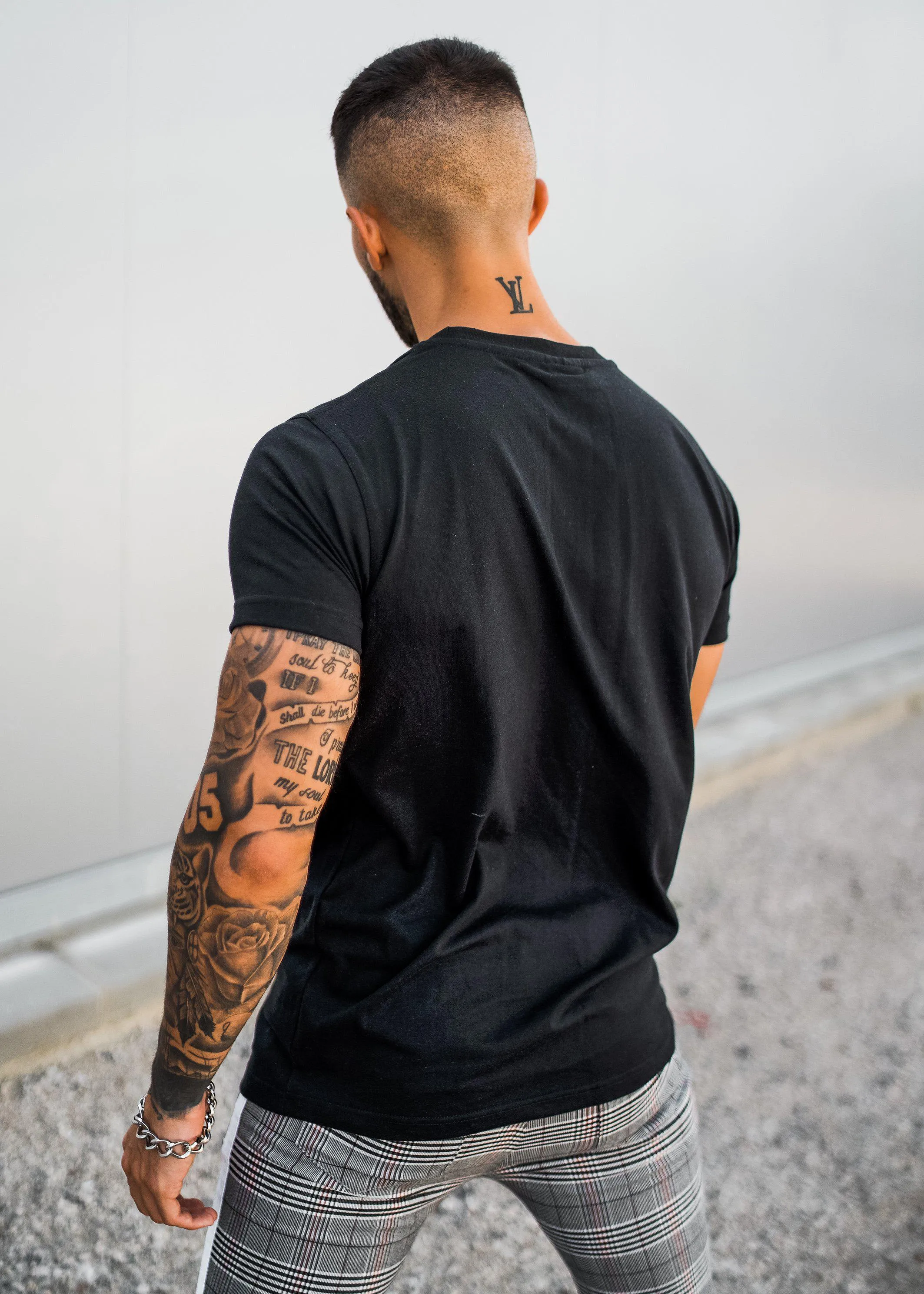 Signature T-Shirt - Black